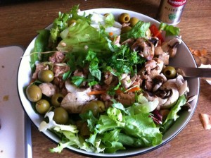 Salad with olives, tuna and lettuce