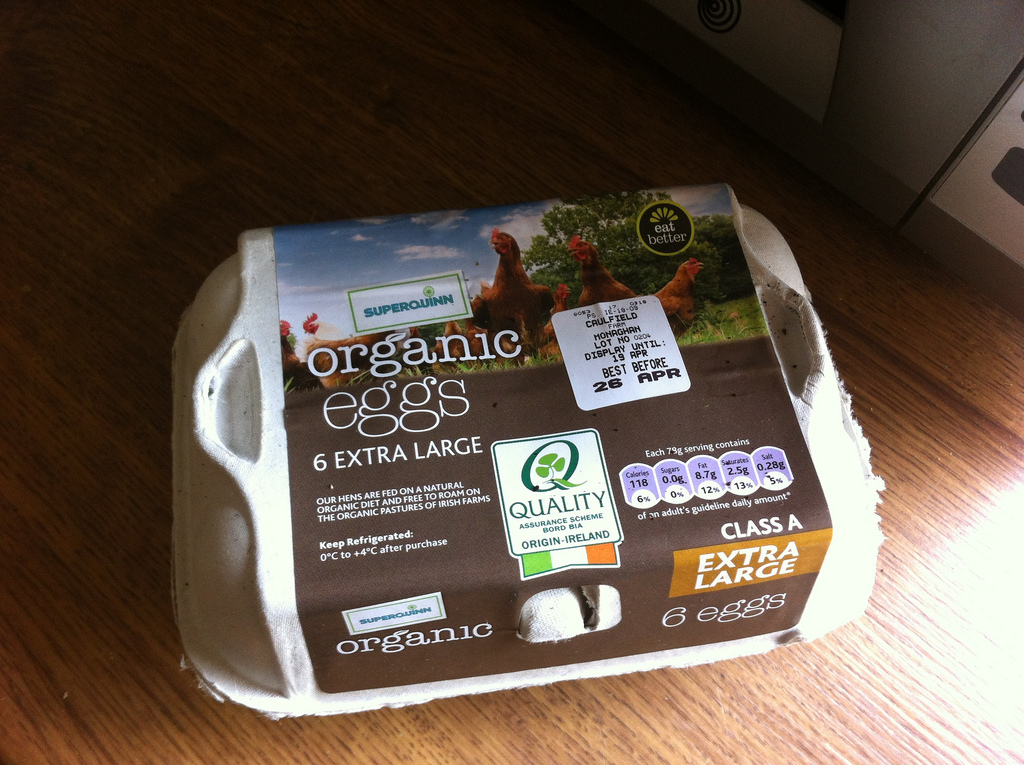 Packed of 6 large organic Irish eggs from Superquinn